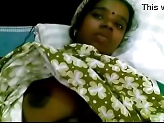 VID-20170407-PV0001-Thiruthuraiyur (IT) Tamil 28 yrs old unmarried hot and sexy girl Ms. Saroja showing her total nude body to her illegal lover sex pornography vid